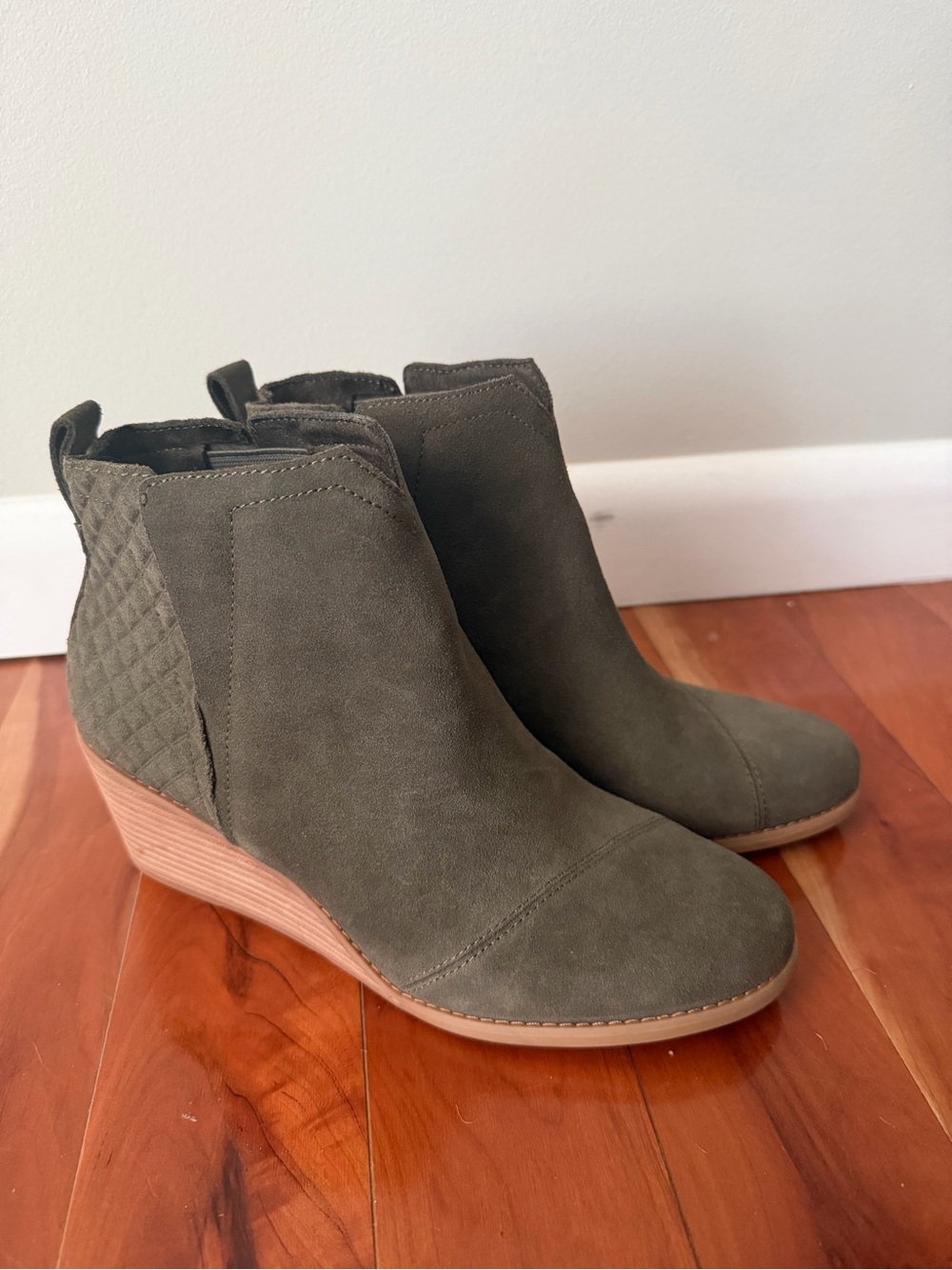 TOMS Olive Green Suede Quilted Ankle Booties - Picture 3 of 5